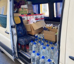 Питна вода, теплі речі, їжа і навіть єдиноріг від колективу Рівнегаз Збут для жителів Миколаївських сіл. Квітень, 2022