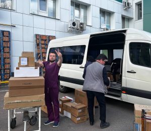 Гуманітарна допомога з медикаментами та розхідними матеріалами для Інституту серцево-судинної хірургії імeні М. Амосова. Квітень, 2022