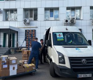 Гуманітарна допомога з медикаментами та розхідними матеріалами для Інституту серцево-судинної хірургії імeні М. Амосова. Квітень, 2022