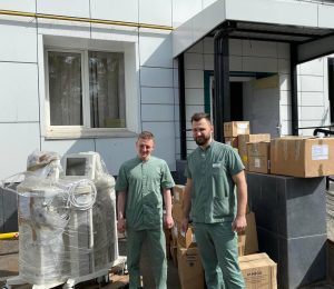 Другий гуманітарний рейс до Інституту серцево-судинної хірургії імeні М. Амосова: ШВЛ, ліки та медвироби. Травень, 2022