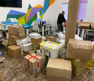 Харчові продукти, постіль, засоби гігієни та побутові засоби для переселенців з Харкова. Березень, 2022