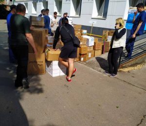Чергова допомога від закордонних благодійників з Чернівецького гуманітарного хабу до Інституту серцево-судинної хірургії імeні М. Амосова. Травень, 2022