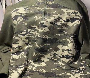 Пані Наталя, співробітниця Дніпропетровськгаз Збут. Шиє та передає захисникам на передову та у військовий госпіталь  термобілизну, шапки, спальники, простирадла, балаклави, постіль і пов’язки.