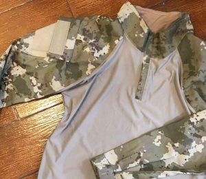 Пані Наталя, співробітниця Дніпропетровськгаз Збут. Шиє та передає захисникам на передову та у військовий госпіталь  термобілизну, шапки, спальники, простирадла, балаклави, постіль і пов’язки.