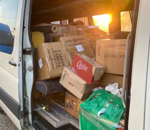 Харчові продукти, постіль, засоби гігієни та побутові засоби для переселенців з Харкова. Березень, 2022