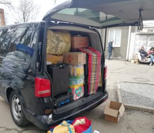 Хмельницькгаз Збут. Їжа, засоби гігієни, ліки та інші необхідні речі, зібрані з любов'ю хмельницькими волонтерами для харківських газовиків. Квітень, 2022